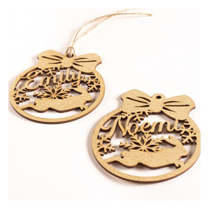 Bola de Navidad personalizada en madera con nombre y dibujo de conejo