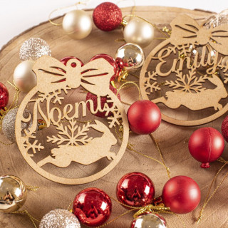 Bola de Navidad personalizada en madera con nombre y dibujo de conejo