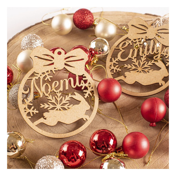 Bola de Navidad personalizada en madera con nombre y dibujo de conejo