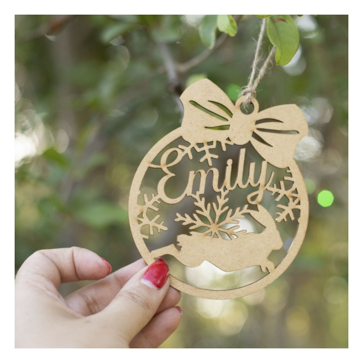 Bola de Navidad personalizada en madera con nombre y dibujo de conejo