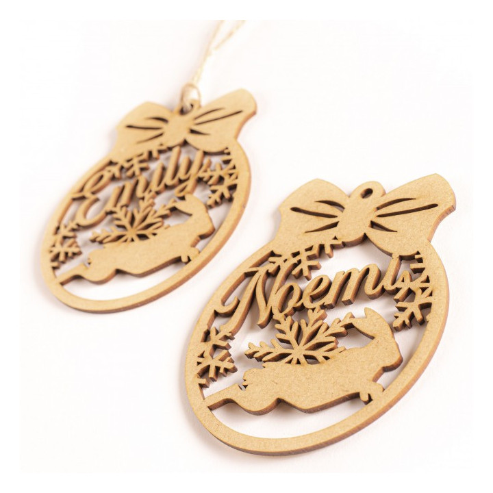 Bola de Navidad personalizada en madera con nombre y dibujo de conejo