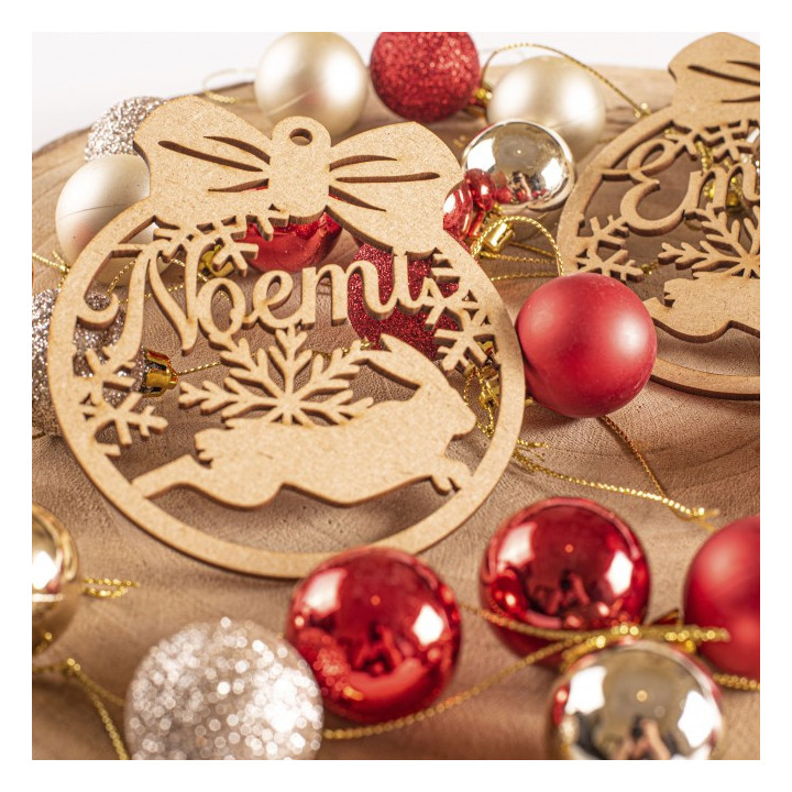 Bola de Navidad personalizada en madera con nombre y dibujo de conejo