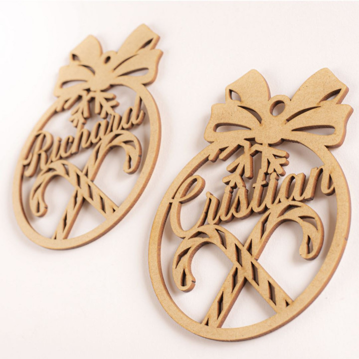 Bola de Navidad de madera personalizada – Modelo elegante – 10 cm – Fabricación española