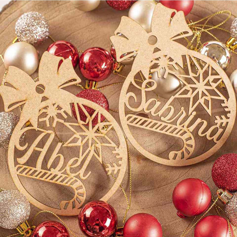 Tendencia en decoración navideña: bolas de Navidad en madera