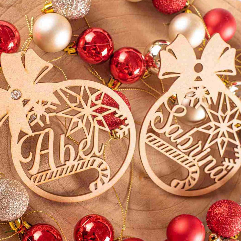 Tendencia en decoración navideña: bolas de Navidad en madera